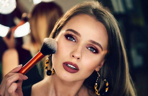 Polvos de maquillaje: traslúcidos, compactos, sueltos… ¿Cuál elegir?