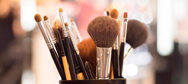 Herramientas para un buen maquillaje brochas y esponjas