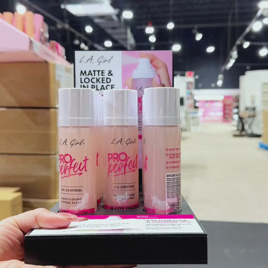 Matte & Locked In Place Setting Spray L.A. Girl | Wholesale Makeup