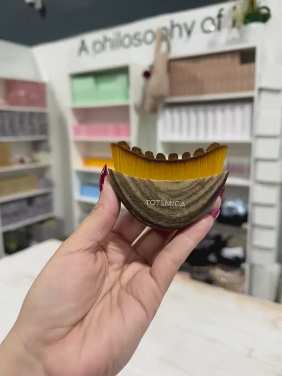 Massage Brush - Totemica | Wholesale Makeup