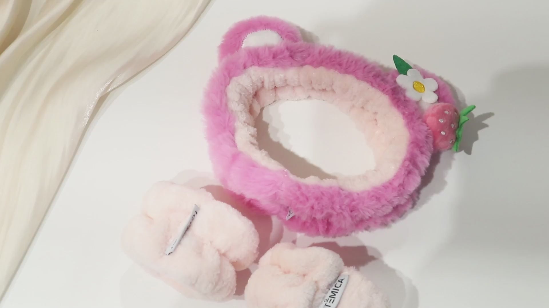 Spa Headband & Wristband Strawberry Totemica | Wholesale Makeup