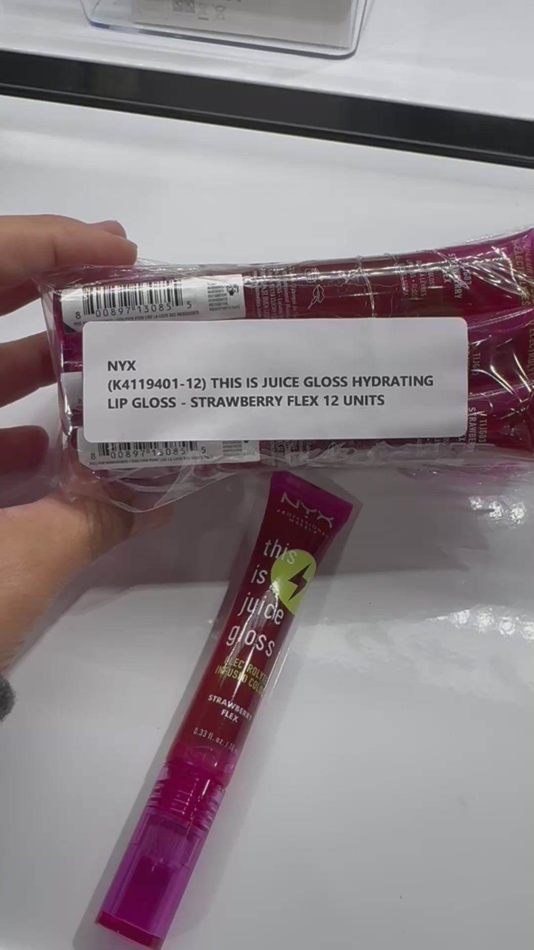 Hydrating Lip Gloss Strawberry Flex NYX | Wholesale Makeup