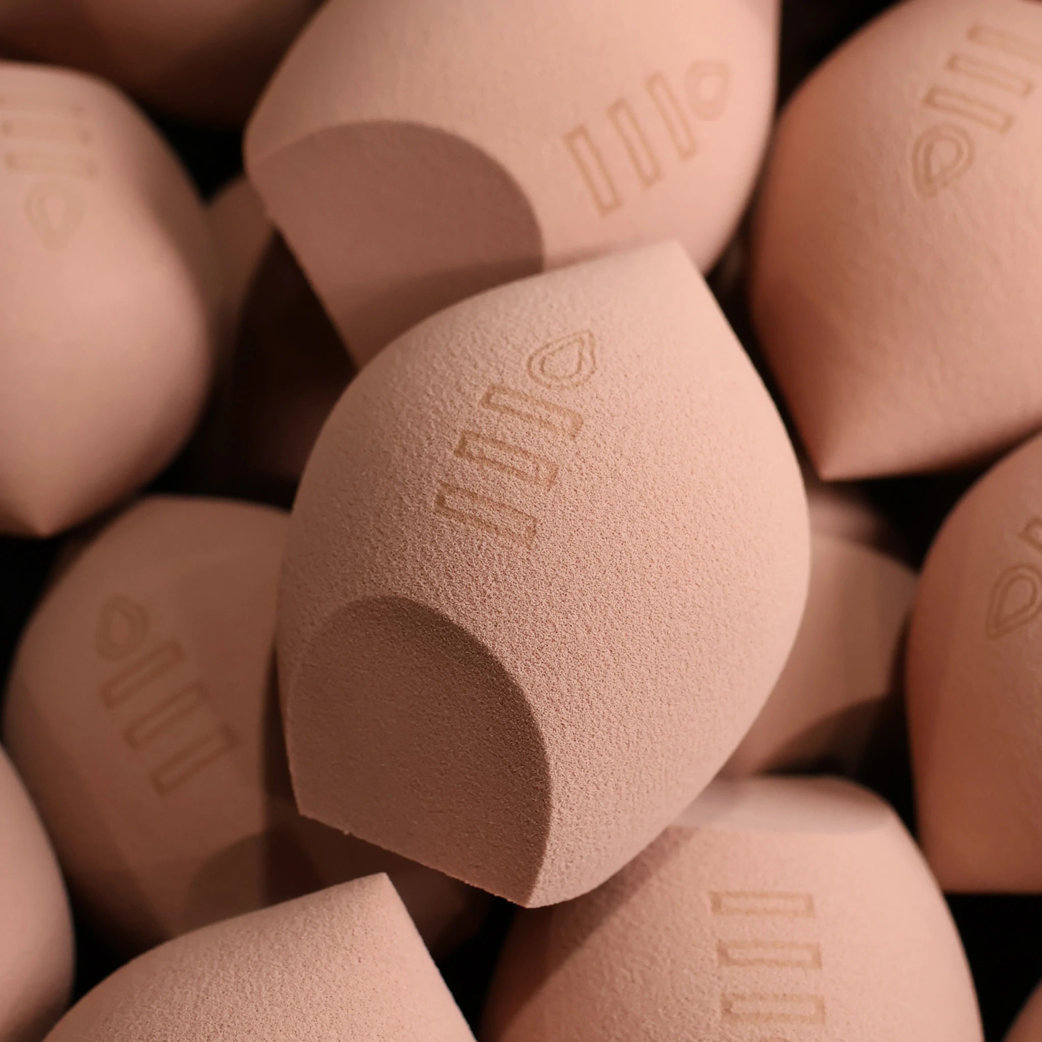 Blender Makeup Sponge - Totemica | Wholesale Makeup